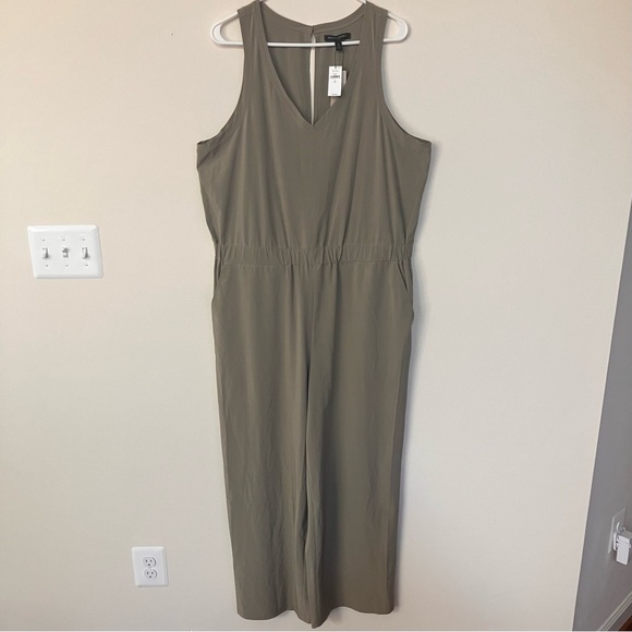 Banana Republic Khaki V-neck Jumpsuit Size XL Tall - Picture 2 of 10